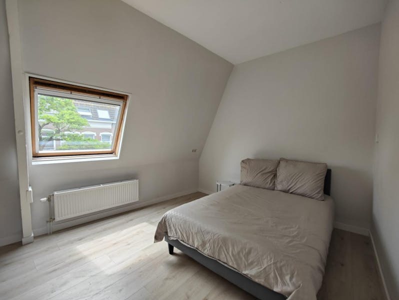 Kamer te huur in Rotterdam – Claes de Vrieselaan – foto 2