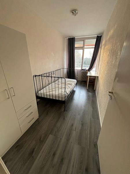 Kamer te huur in Rotterdam – Van der Helmstraat – foto 1