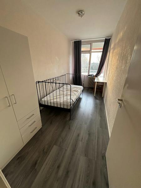 Kamer te huur in Rotterdam – Van der Helmstraat – foto 1